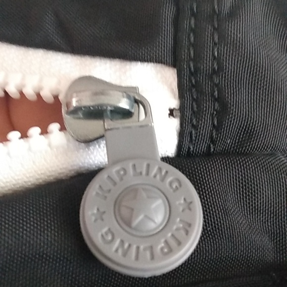 Kipling back pack jet black chain KIA5L4-SEOUL unique design silver bright patch - Picture 8 of 8